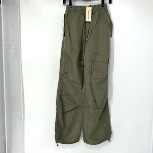 Luxe to kill NWT women’s parachute pants 2